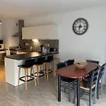 Appt T3 Cuisine Amenagee Et Equipee Acces Pmr