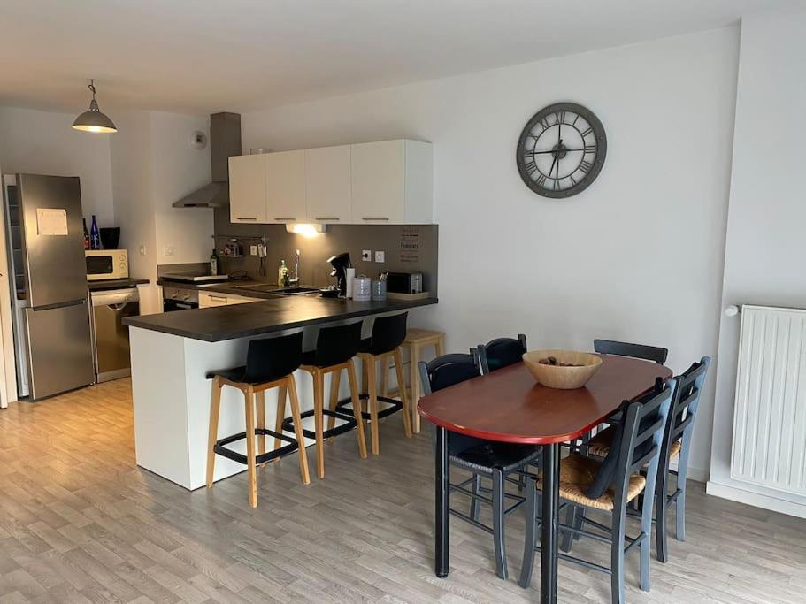 Apartment Appt T3 Cuisine Amenagee Et Equipee Acces Pmr Saint-Malo