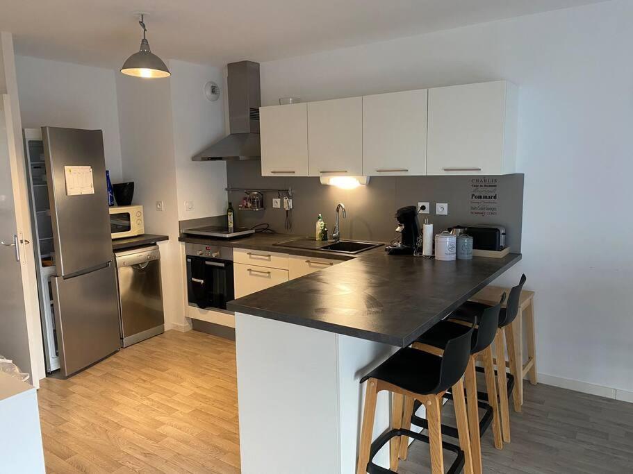 Appt T3 Cuisine Amenagee Et Equipee Acces Pmr Apartment *